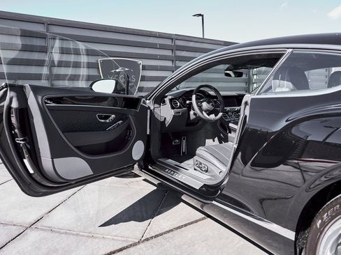 Used 2022 Bentley Continental GT image 26