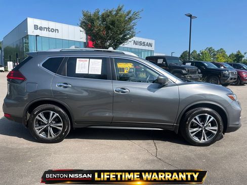Used 2019 Nissan Rogue SV w/ Premium Package FWD image 9