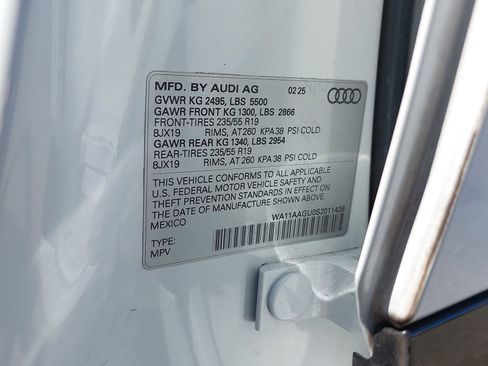 Used 2025 Audi Q5 Premium w/ Convenience Package AWD/4WD image 11
