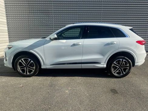 Certified 2025 Audi Q5 Premium AWD/4WD image 2