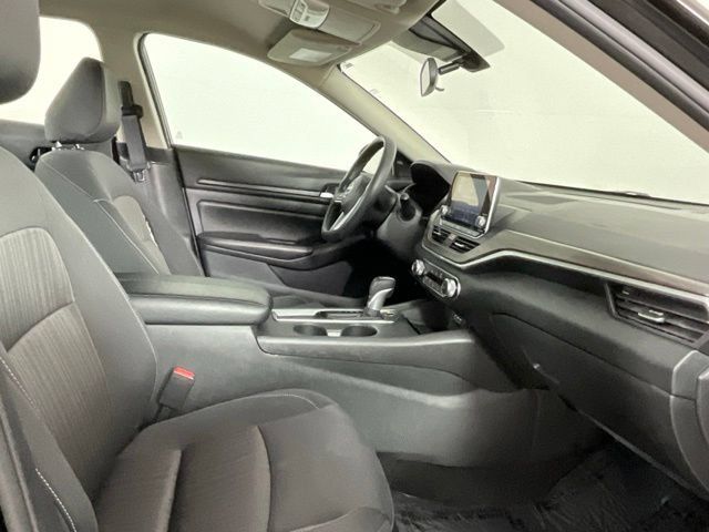 Used 2025 Nissan Altima 2.5 SV FWD image 18