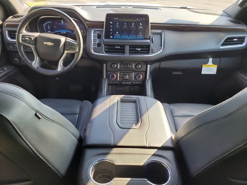 Used 2023 Chevrolet Suburban Premier image 18