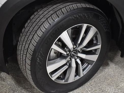 Used 2025 Nissan Pathfinder SL image 11