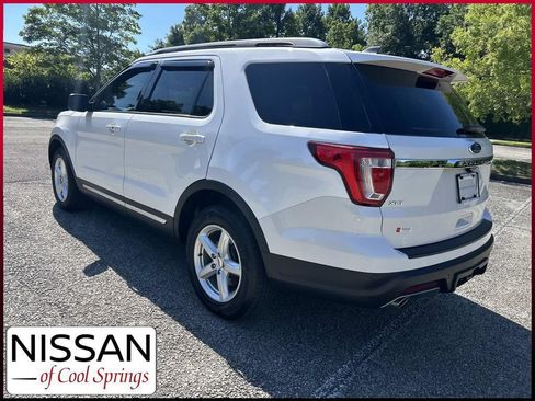Used 2018 Ford Explorer XLT FWD image 5