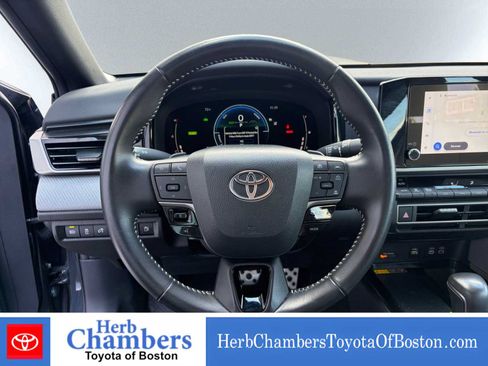 Used 2025 Toyota Camry SE AWD/4WD image 19