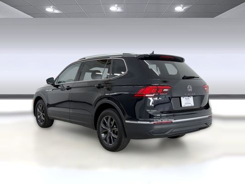 Used 2023 Volkswagen Tiguan SE FWD image 3