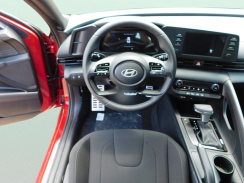 Certified 2025 Hyundai Elantra Sport FWD image 10