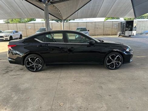Certified 2025 Nissan Altima 2.5 SR w/ SR Premium Package FWD image 4