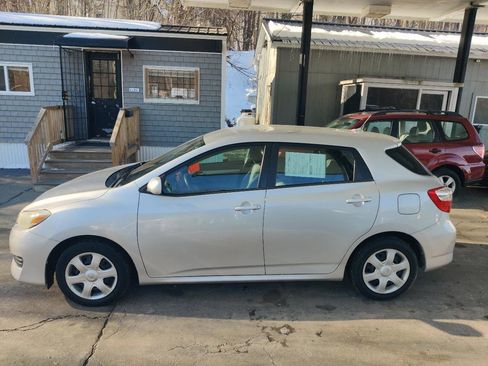 Used 2009 Toyota Matrix FWD image 3