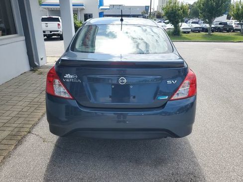 Used 2015 Nissan Versa SV FWD image 9