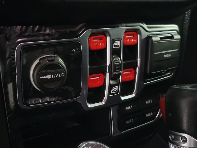 Used 2021 Jeep Wrangler Unlimited Sahara AWD/4WD image 19