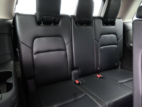 Used 2023 Nissan Pathfinder SL AWD/4WD image 17