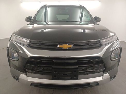 Used 2022 Chevrolet TrailBlazer LT w/ Convenience Package FWD image 3