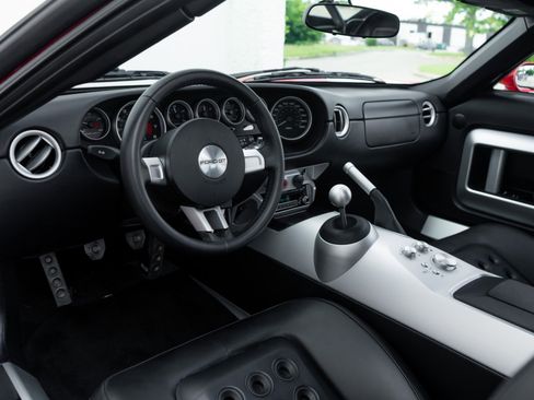 Used 2005 Ford GT RWD image 6
