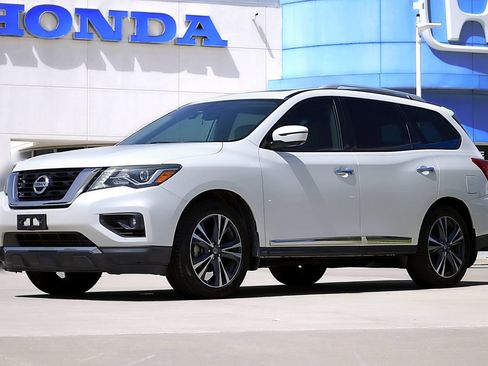 Used 2018 Nissan Pathfinder Platinum FWD image 1