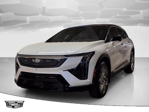 Certified 2025 Cadillac Optiq Luxury 2 w/ LPO, Floor Liner Package AWD/4WD image 1