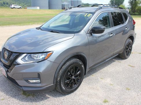 Used 2018 Nissan Rogue SV AWD/4WD image 6