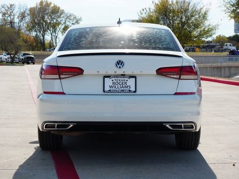 Used 2022 Volkswagen Passat 2.0T R-Line image 4