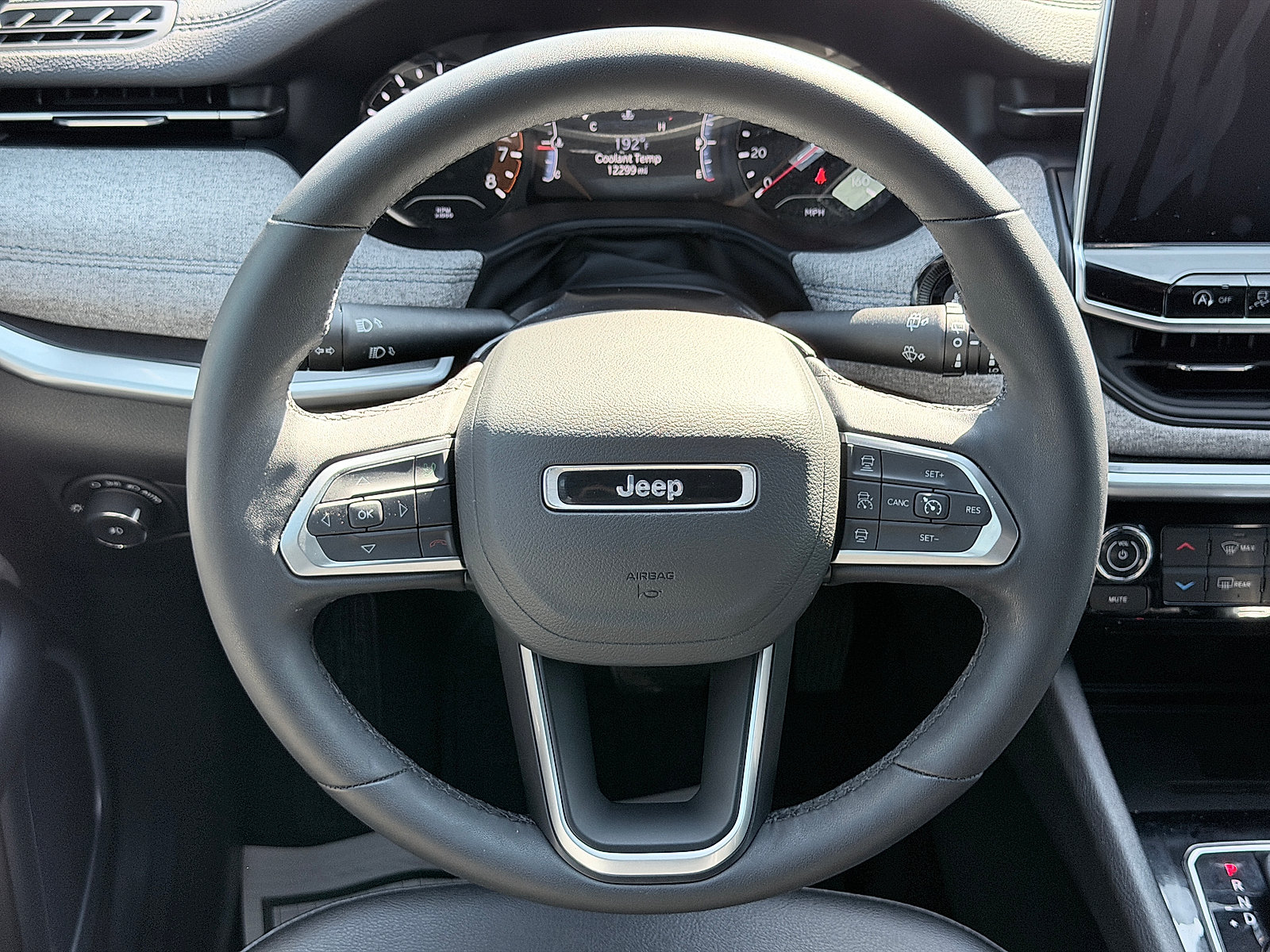 Used 2024 Jeep Compass Latitude w/ Convenience Group AWD/4WD image 30