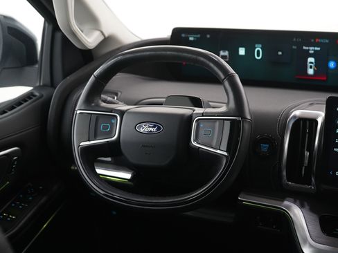 Used 2025 Ford Expedition Platinum AWD/4WD image 15