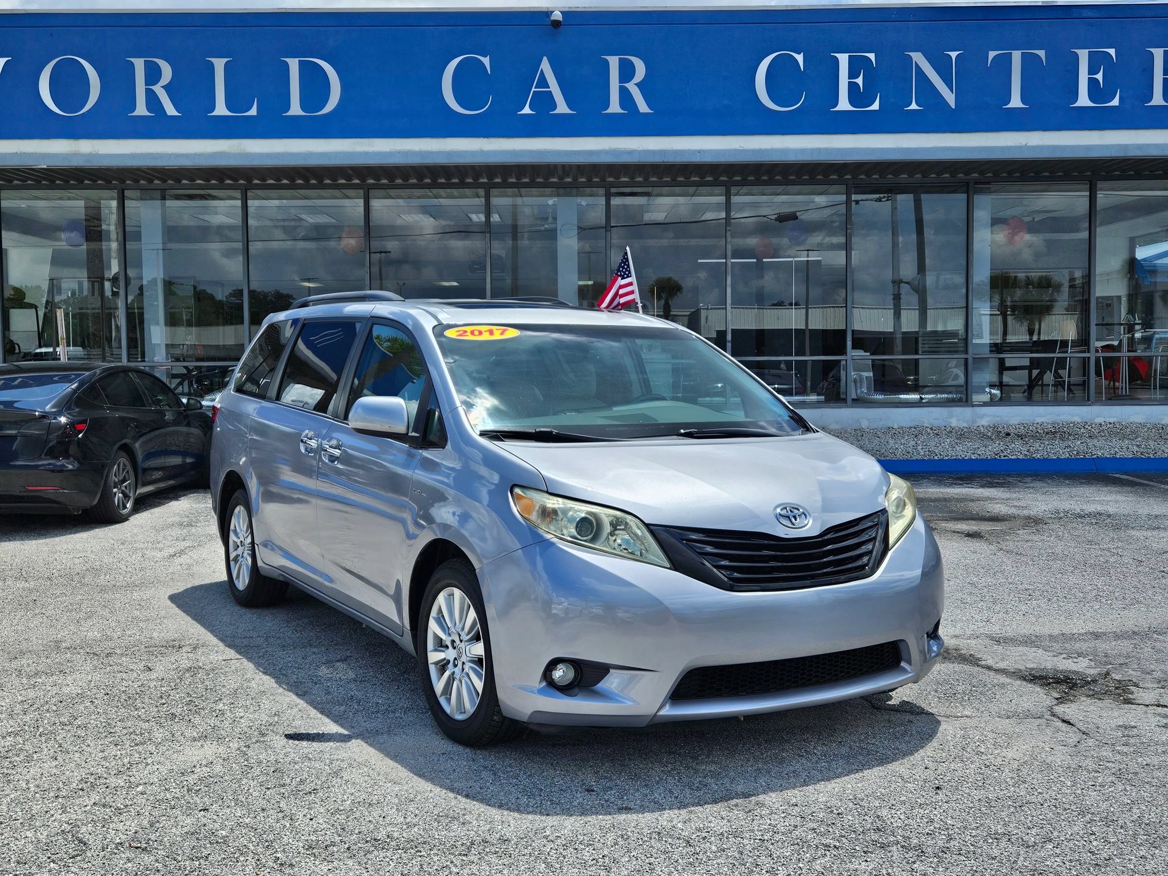 Used 2017 Toyota Sienna XLE AWD/4WD image 1
