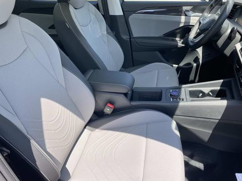 New 2026 Volkswagen Tiguan SE FWD image 26