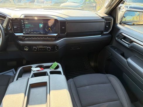 Used 2024 Chevrolet Silverado 1500 LT AWD/4WD image 16