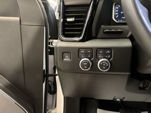 Used 2024 GMC Sierra 3500 Denali Ultimate image 16