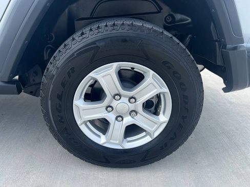 Used 2018 Jeep Wrangler Unlimited Sport S AWD/4WD image 31