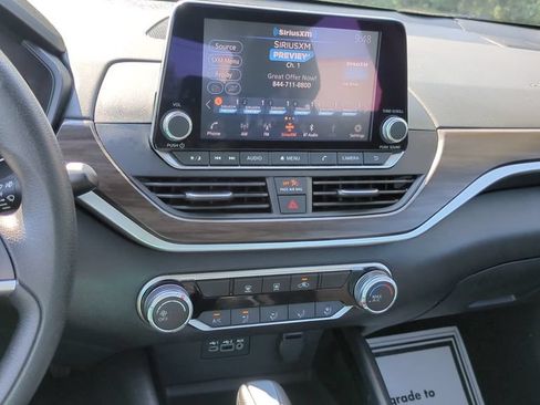 Used 2024 Nissan Altima 2.5 SV FWD image 17