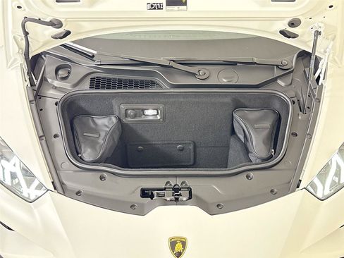 Used 2022 Lamborghini Huracan EVO RWD image 34