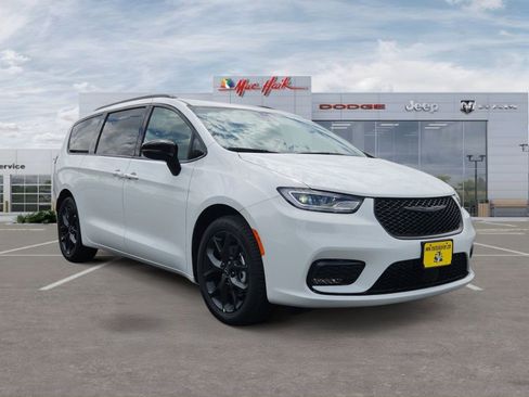 New 2026 Chrysler Pacifica Select image 7