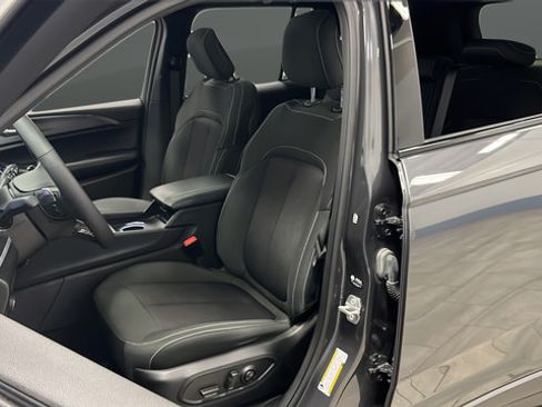 Used 2025 Jeep Grand Cherokee Laredo X w/ Luxury Tech Group I AWD/4WD image 9