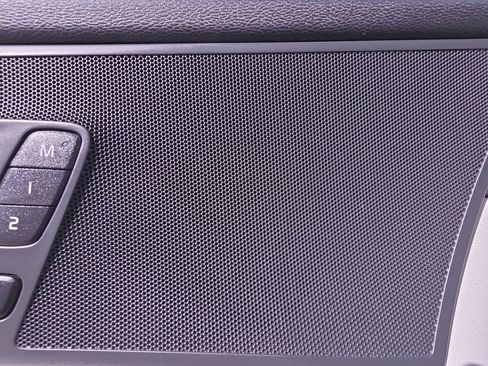 Used 2023 Volvo XC60 B5 Plus w/ Climate Package image 31