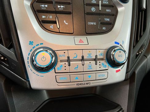 Used 2017 Chevrolet Equinox LT w/ Convenience Package image 16