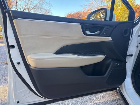 Used 2018 Honda Clarity Touring image 12