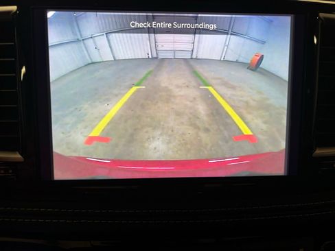 Used 2025 Chrysler Pacifica Limited FWD image 14