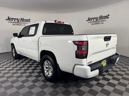 Used 2024 Nissan Frontier SV w/ Tow Package RWD image 8