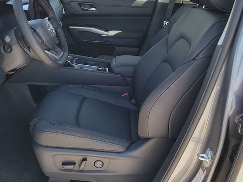 New 2026 Nissan Pathfinder SL image 6