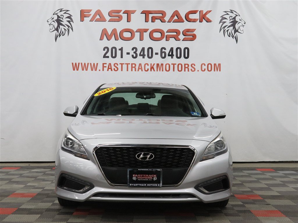 Used 2016 Hyundai Sonata SE FWD image 2