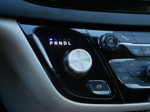 Used 2017 Chrysler Pacifica Touring-L image 25