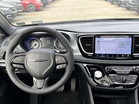 New 2026 Chrysler Pacifica Limited w/ S Appearance Package AWD/4WD image 16
