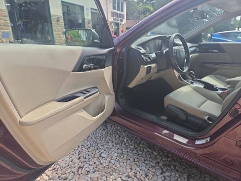 Used 2017 Honda Accord LX image 13