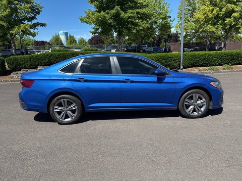 Used 2024 Volkswagen Jetta SE FWD image 8