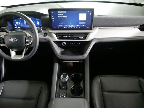Used 2025 Ford Explorer Active w/ Active Comfort Package AWD/4WD image 10