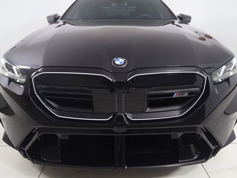 Used 2025 BMW M5 w/ Executive Package image 71