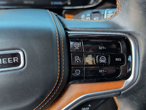 Used 2022 Jeep Grand Wagoneer Series III AWD/4WD image 27