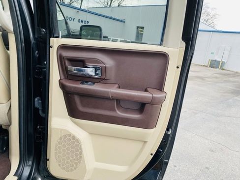 Used 2014 RAM 1500 Laramie w/ Convenience Group image 9