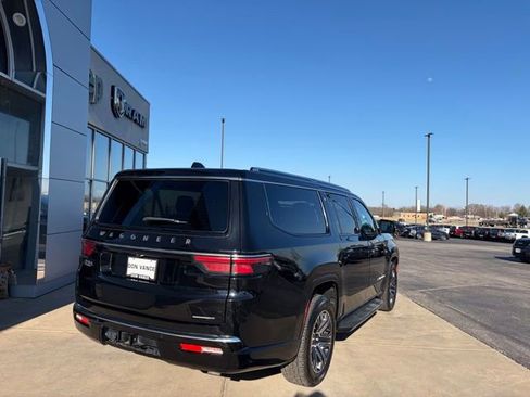 Used 2024 Jeep Wagoneer L Series II image 6