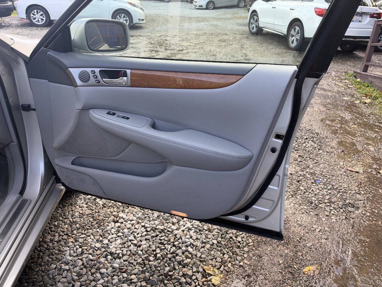 Used 2005 Lexus ES 330 FWD image 16